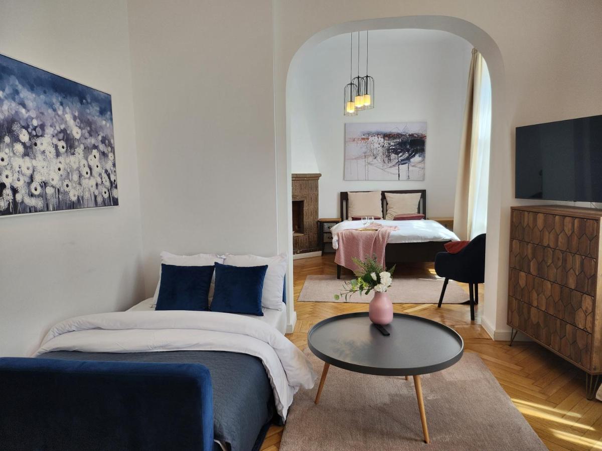2Br Blue Cloud In The Centre Apartman Bukarest Kültér fotó