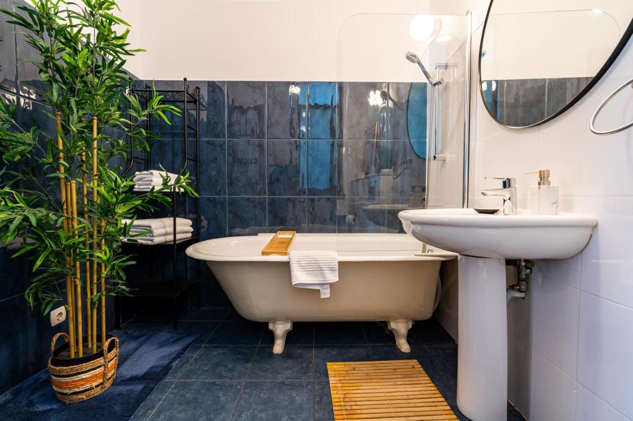 2Br Blue Cloud In The Centre Apartman Bukarest Kültér fotó