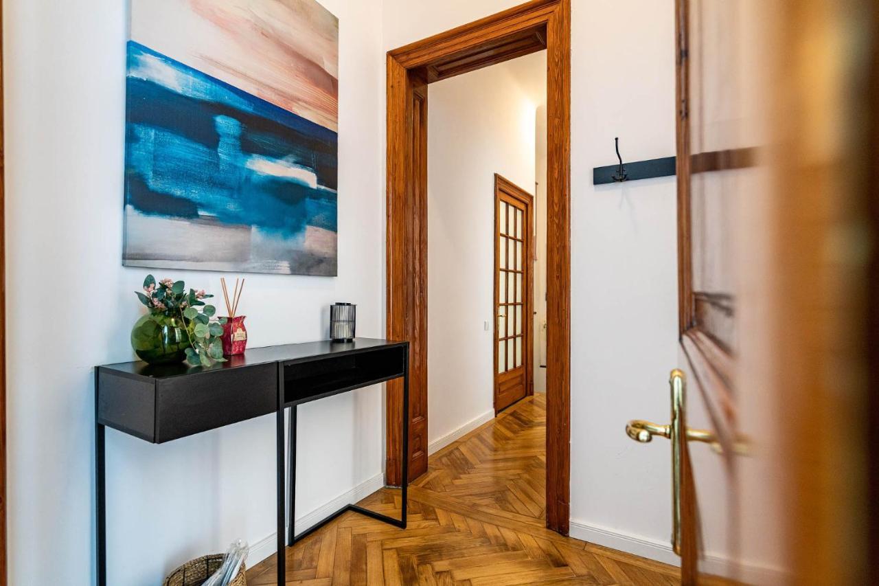 2Br Blue Cloud In The Centre Apartman Bukarest Kültér fotó